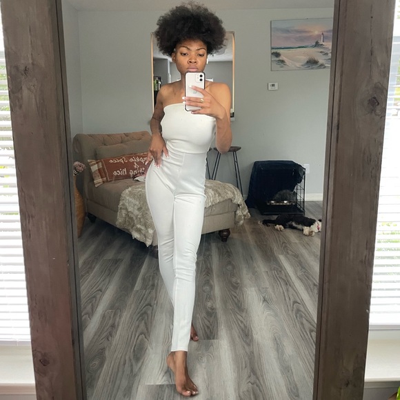 Sleeveless White Backless Jumpsuit - Picture 7 of 11